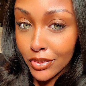 Meet your Posher, Chanel